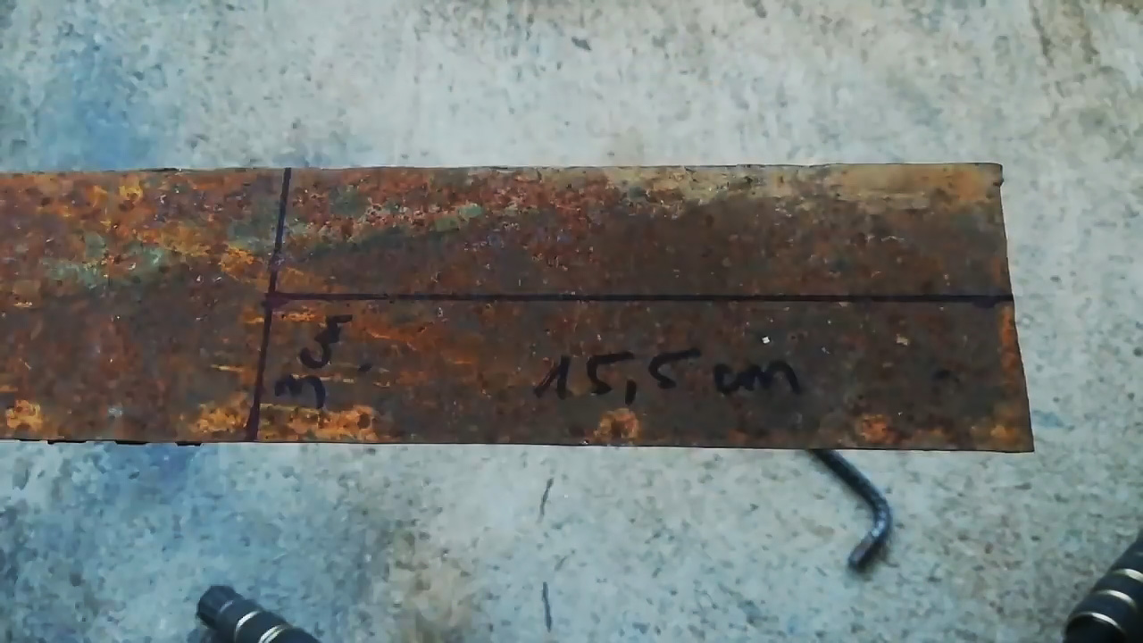 Как сделать самозакрывающуюся дверную защелку с ручкой из остатков металла