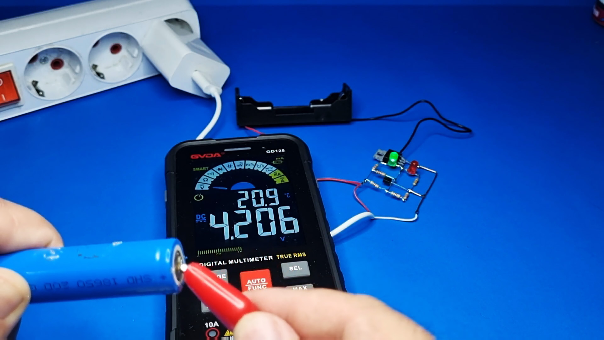Как сделать высокоточное зарядное устройство с индикацией для аккумулятора 3,7 В