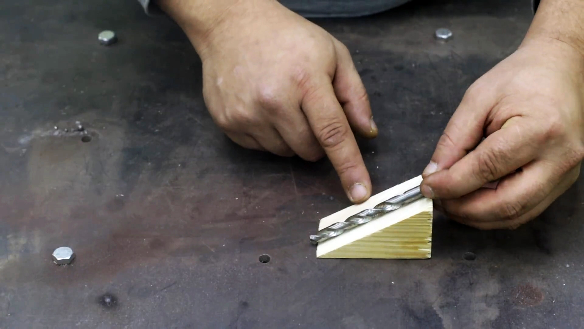 Как правильно заточить сверло по металлу своими руками — подробная инструкция