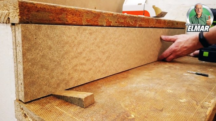Как красиво отделать деревянную лестницу виниловой плиткой