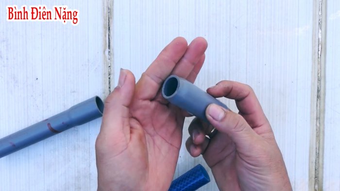 Как надежно соединить пластиковую трубу с садовым шлангом без специальных фитингов и хомутов