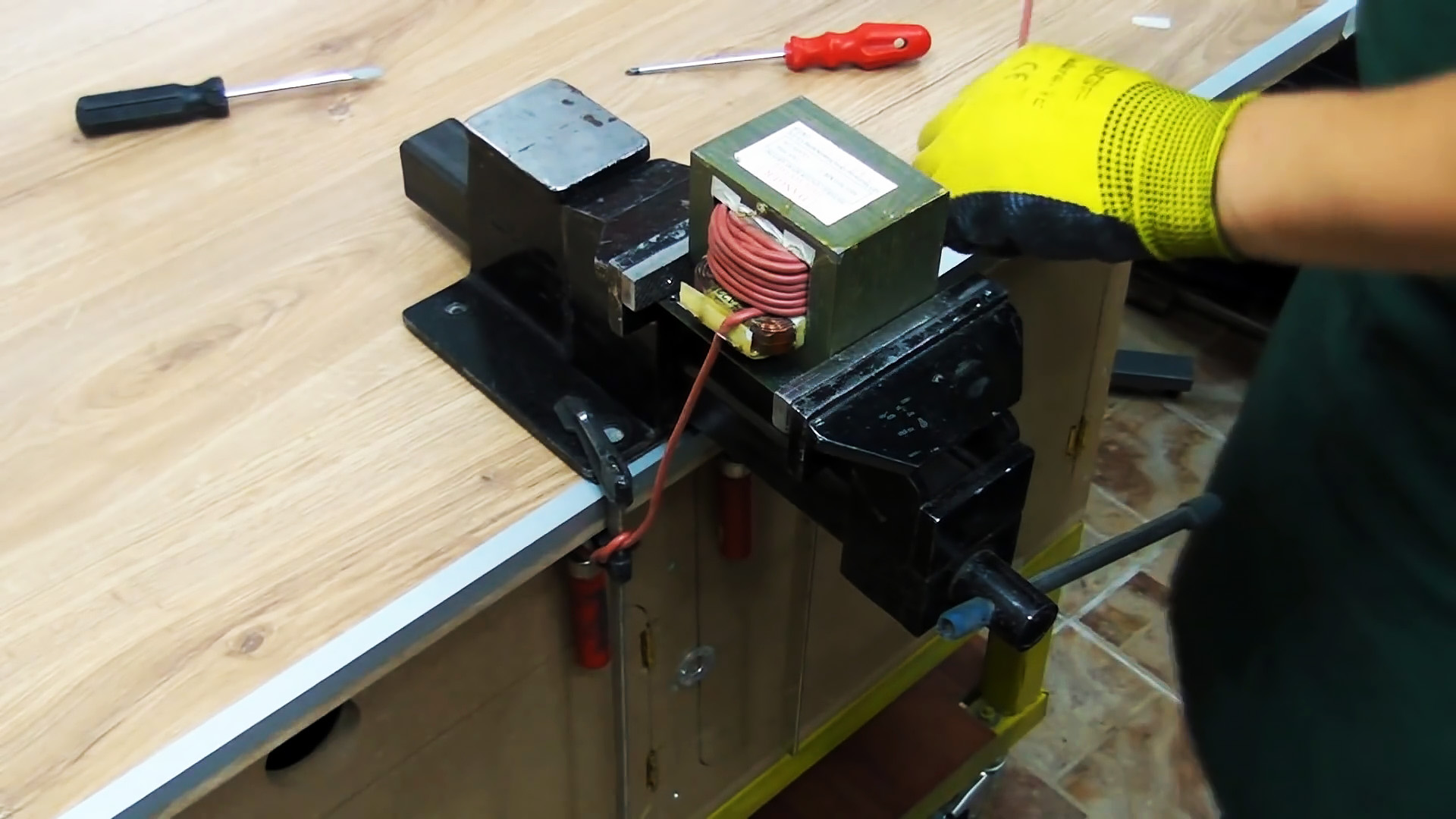 Самодельный сварочный аппарат из трансформаторов от СВЧ с регулировкой тока