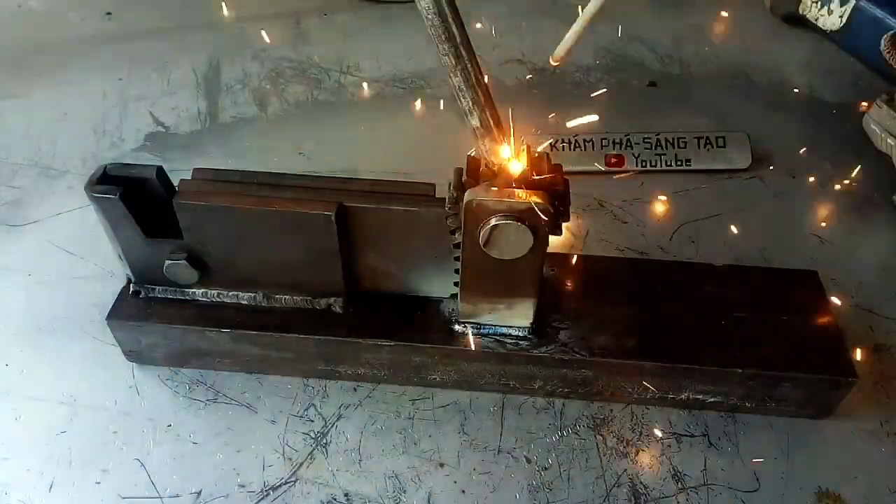 Как сделать ножницы по металлу из автомобильной рессоры своими руками