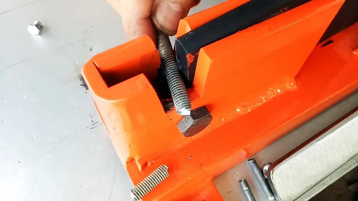 Как сделать сверхпрочные ножницы по металлу из старой автомобильной рессоры