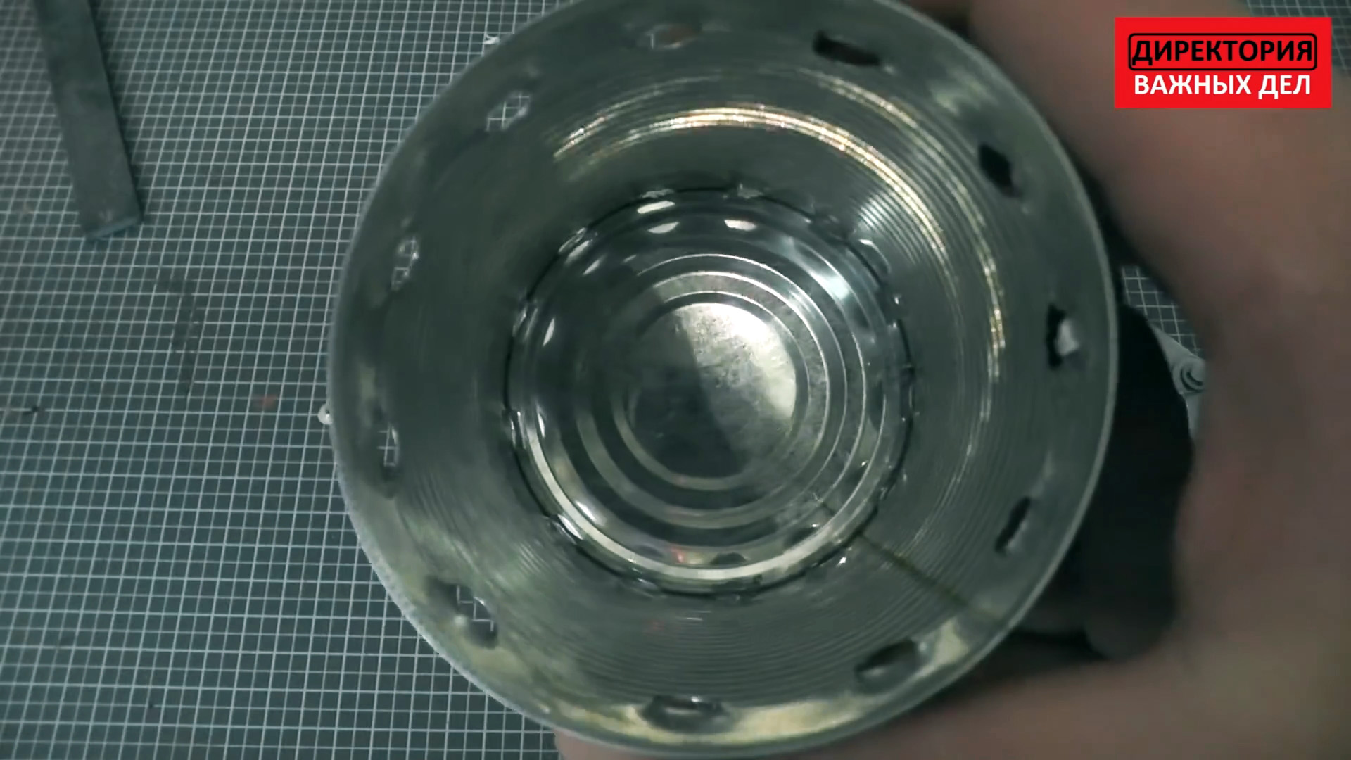 Как из жестяных банок сделать бездымную пиролизную печь-щепочницу с высоким КПД