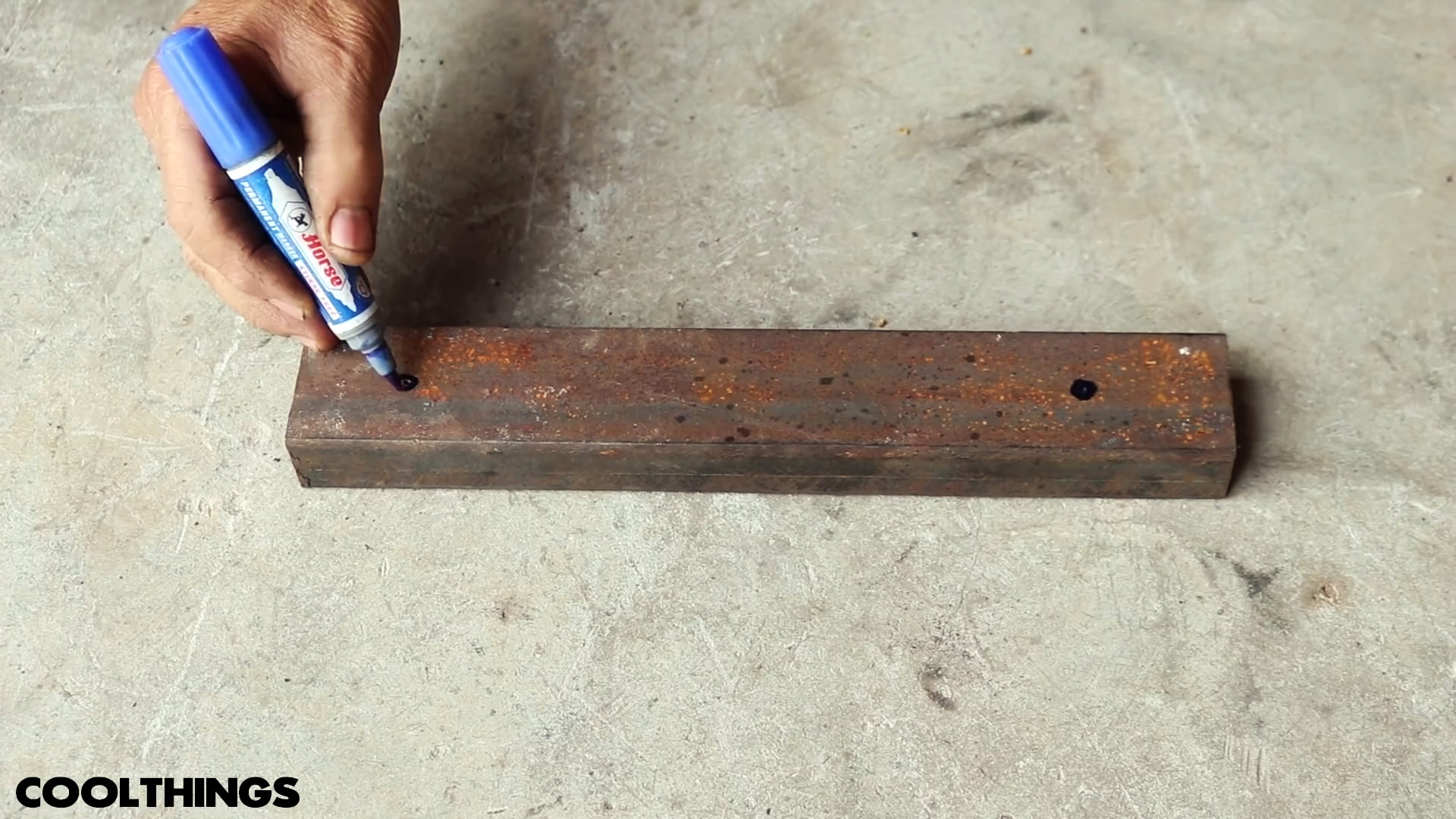 Как сделать съемное приспособление для дрели, которое превратит ее во фрезер для вырезания любых деревянных кругов