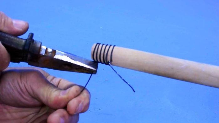 2 варианта как отремонтировать пластиковое крепление черенка щетки метлы или швабры