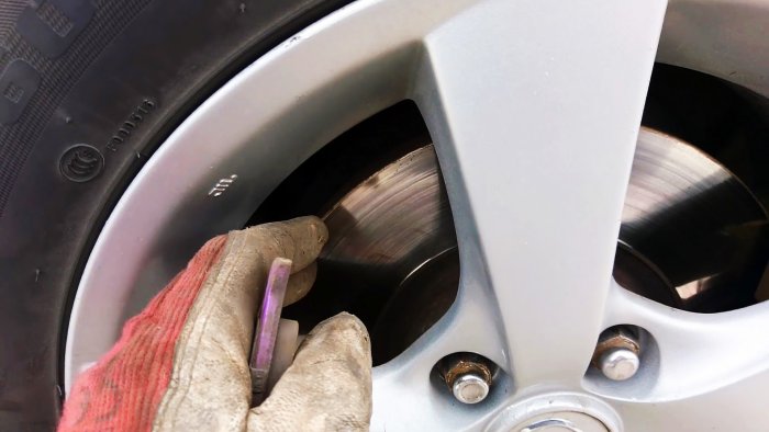 Как убрать кромку на тормозном диске автомобиля без его съема