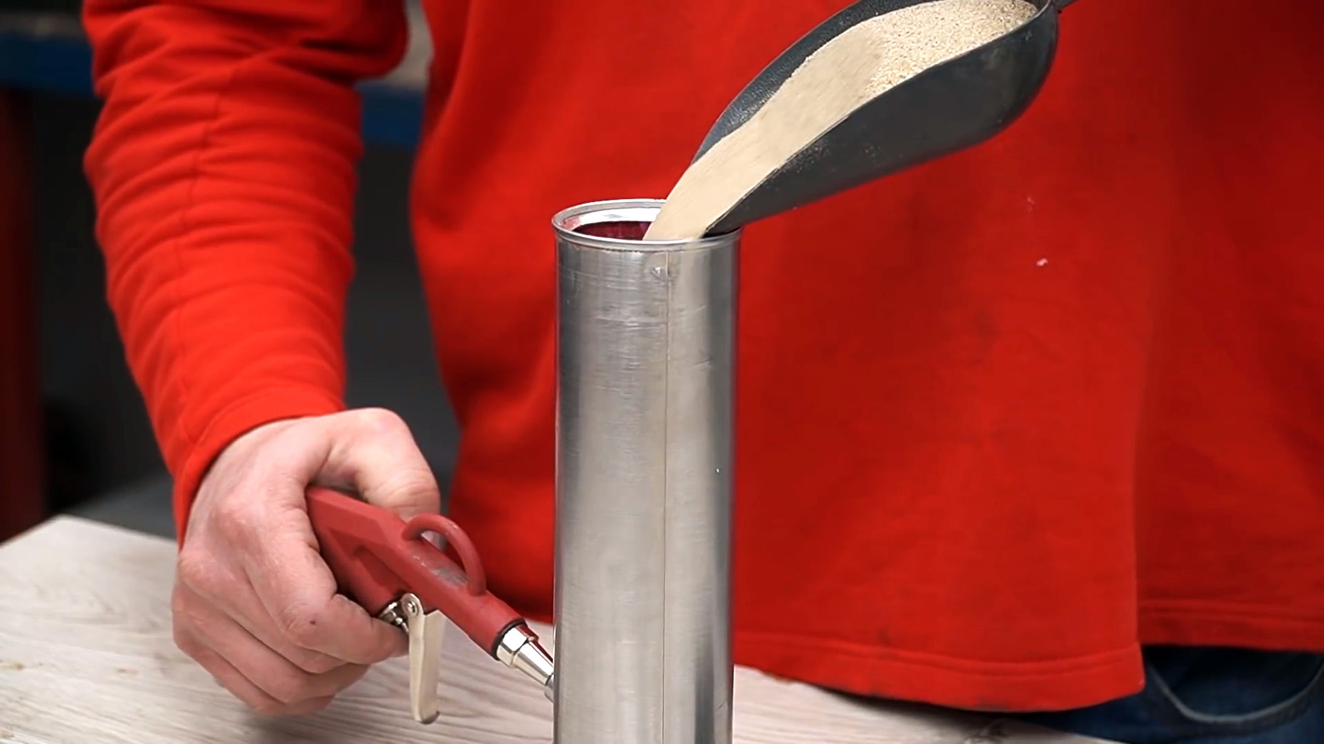 Как сделать мини пескоструйный аппарат на основе аэрозольного баллончика