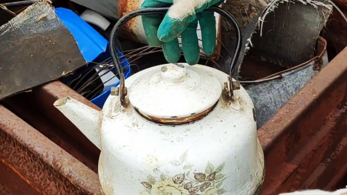 Отличная идея как сделать из старого чайника переносную печь