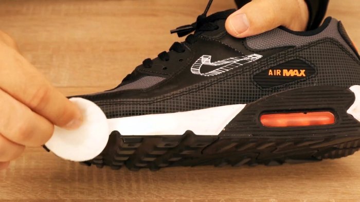 Эффективное средство для очистки светлой обуви доступное каждому
