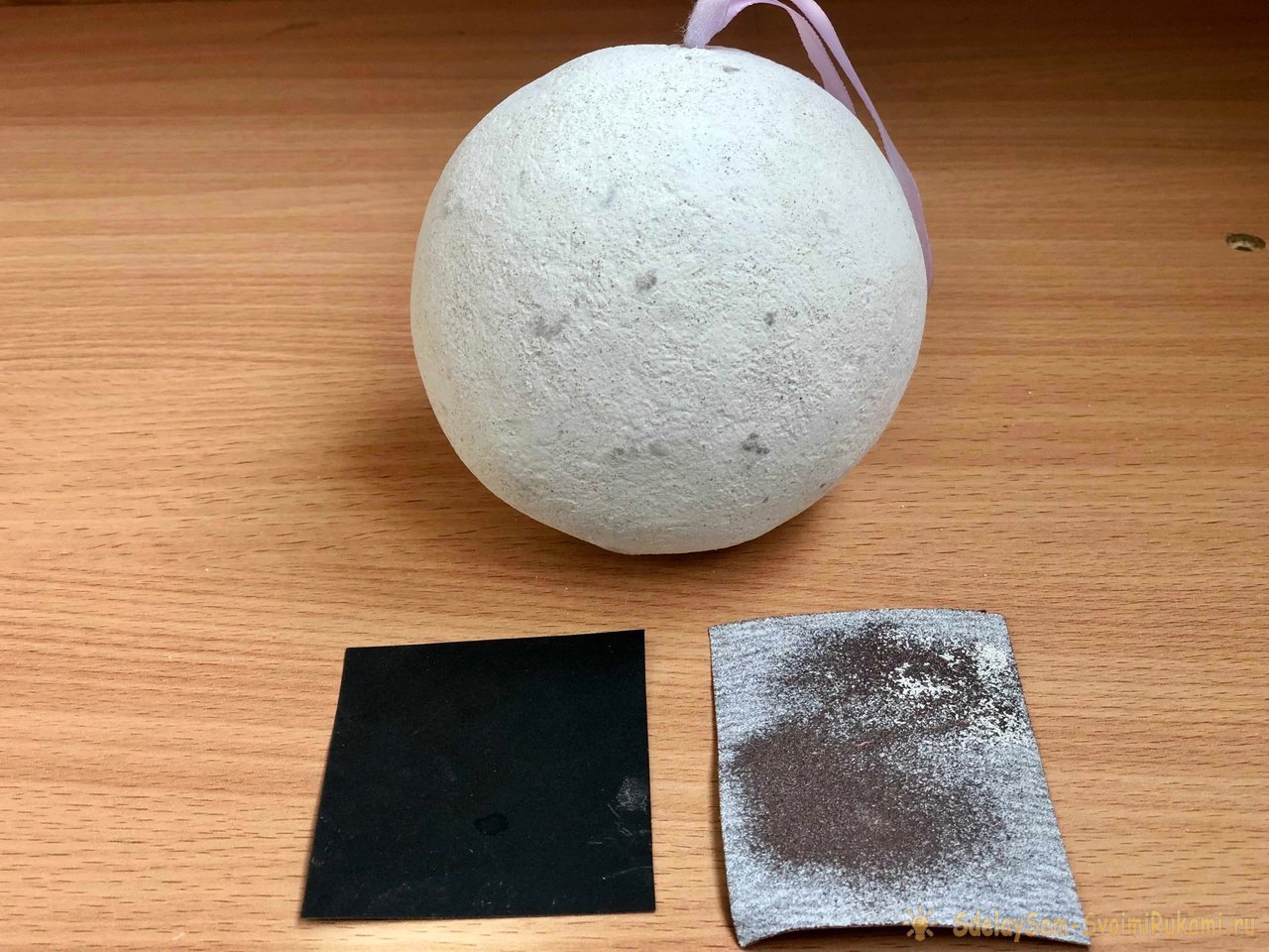 Ёлочный шар из упаковки от яиц
