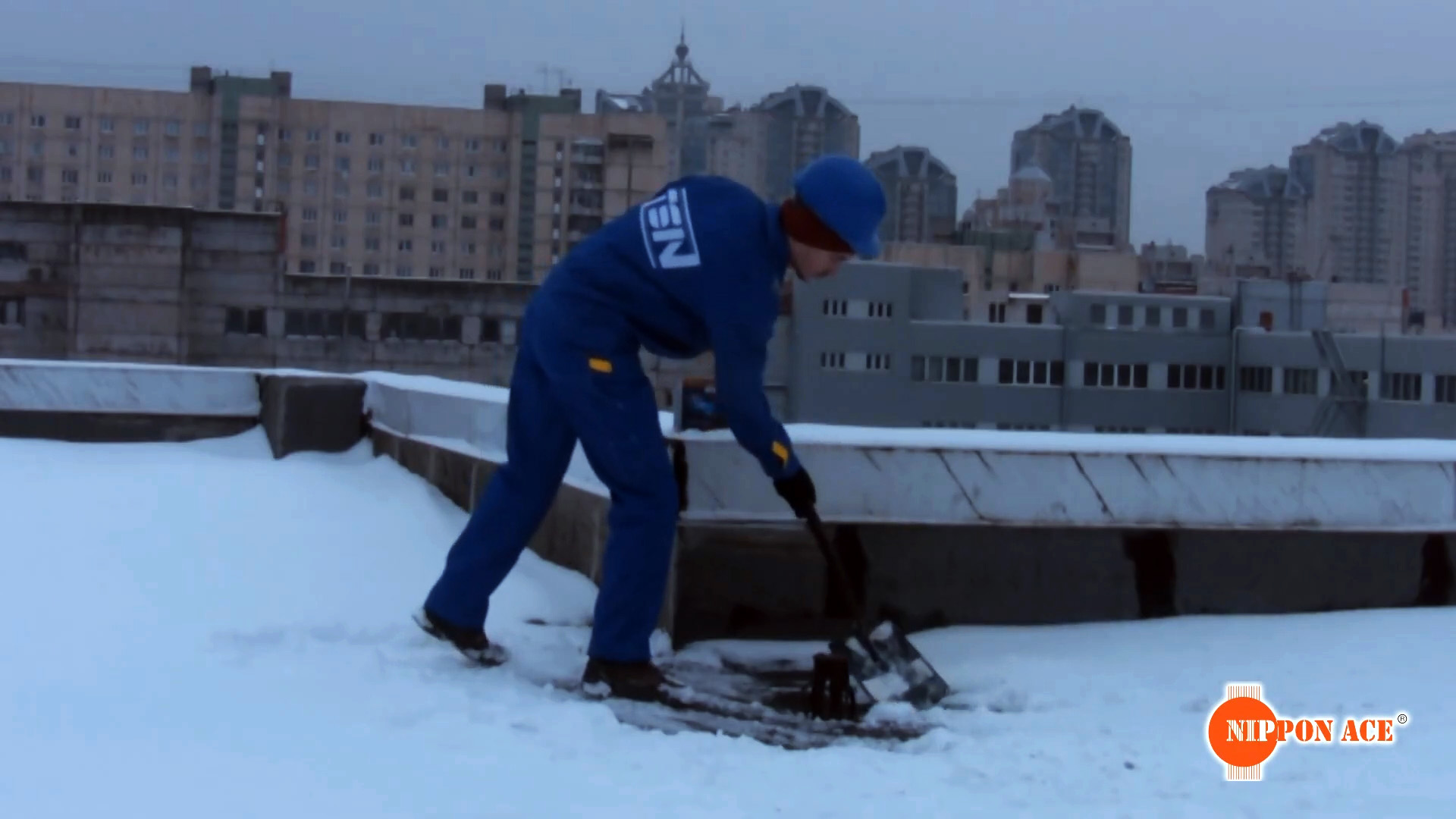 Быстрый ремонт крыши под снегом и в дождь