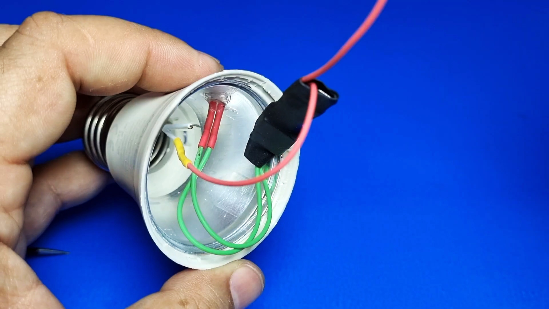 Как сделать автоматическую LED лампу из обычной
