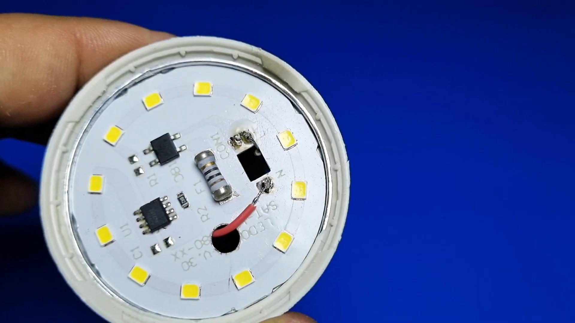 Как сделать автоматическую LED лампу из обычной