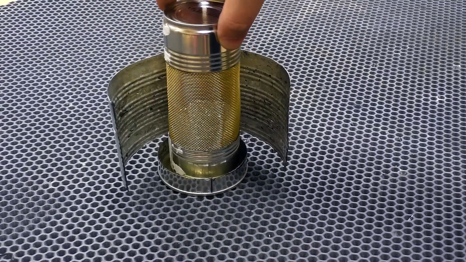 Как сделать биокамин на спирту из консервных банок