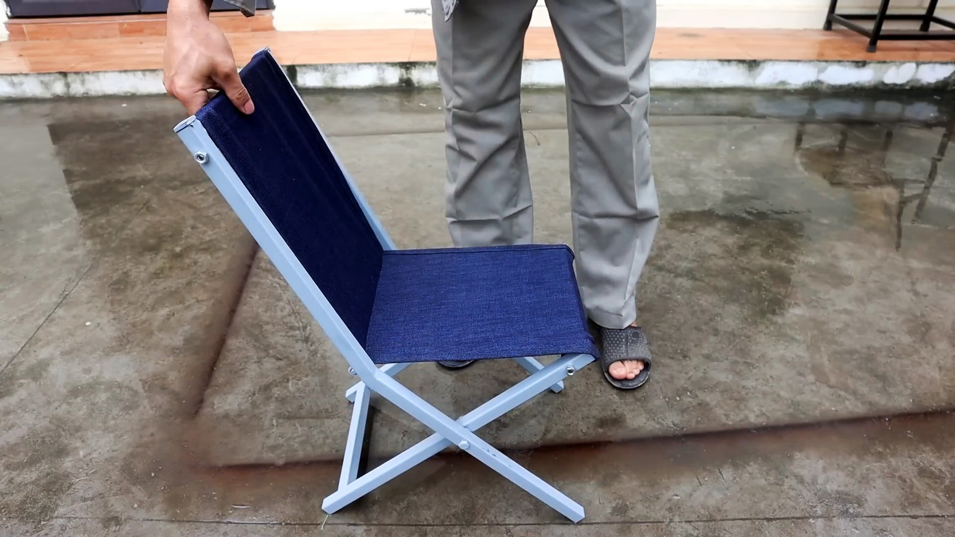 Как сделать простой и легкий складной стул из отрезков профиля