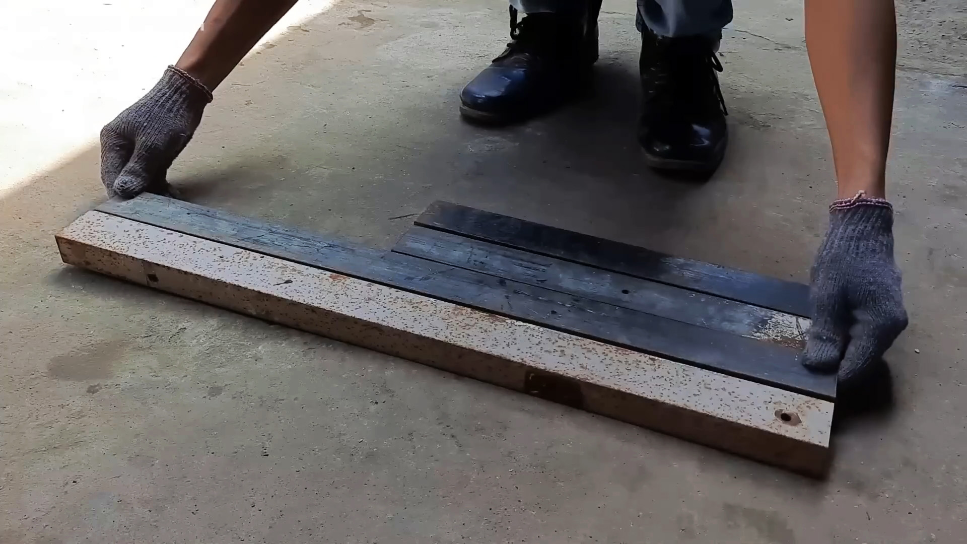 Как сделать ручную бетономешалку из пластиковой бочки