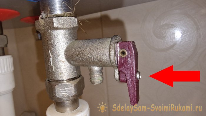 Для чего нужен винтик на предохранительном клапане водонагревателя бойлера