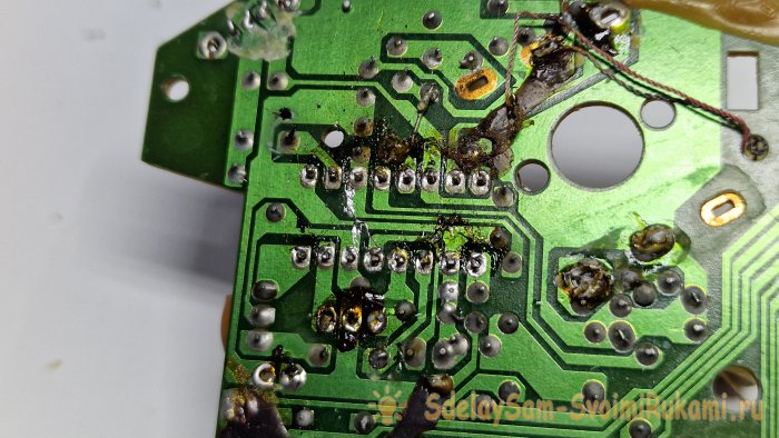 Лайфхак как в 90-е микросхемы выпаивали при помощи шариковой ручки