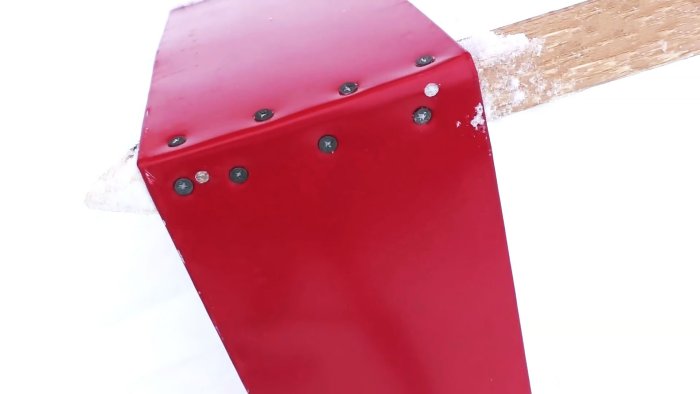 Суперпростое приспособление для чистки снега с крыши