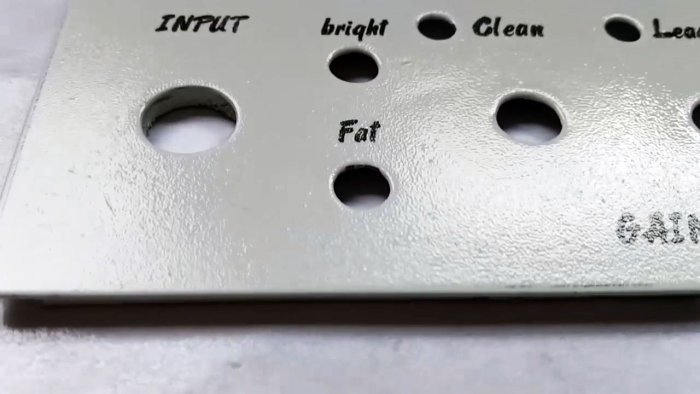 Как перенести красивые надписи на панель усилителя