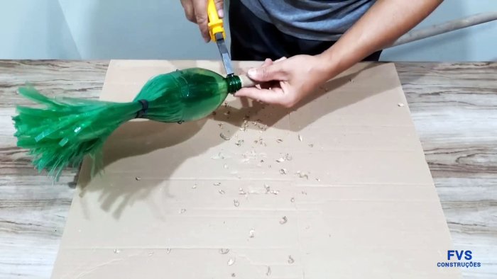 Как сделать метлу из ПЭТ бутылок