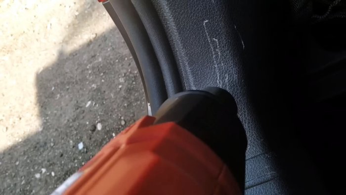 Как убрать царапины на пластике в автомобиле