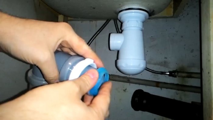 Как заменить гофру сифона на трубу