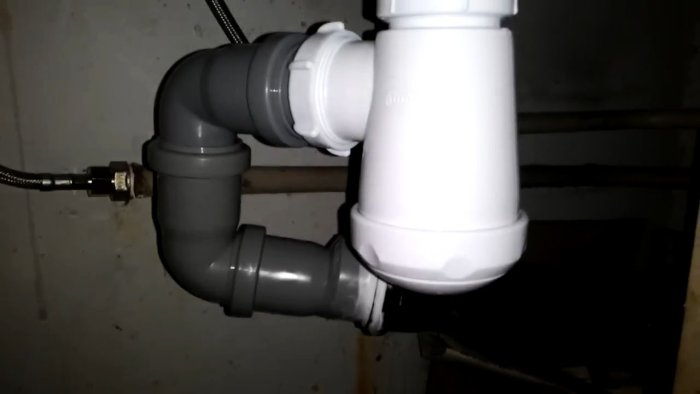 Как заменить гофру сифона на трубу