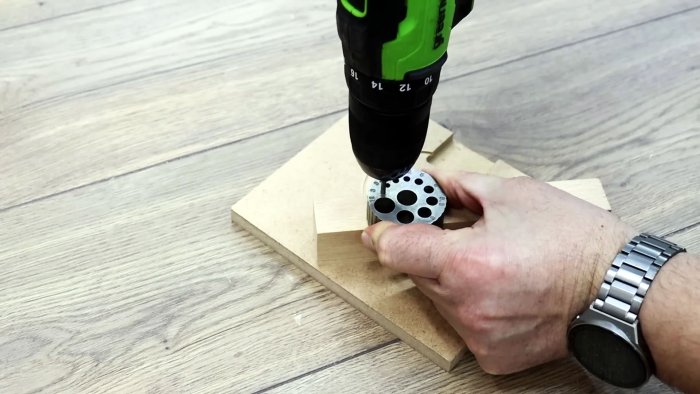 Как просверлить отверстие в болте точно по центру