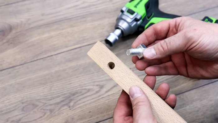 Как просверлить отверстие в болте точно по центру