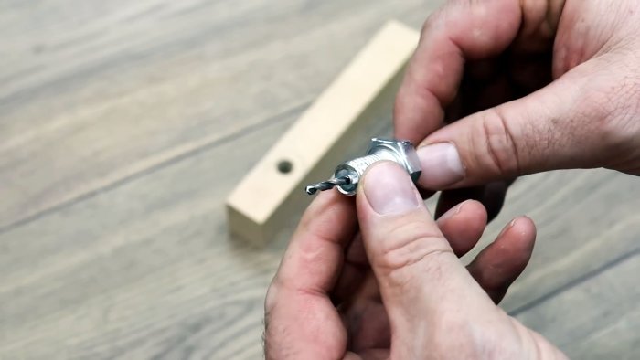 Как просверлить отверстие в болте точно по центру