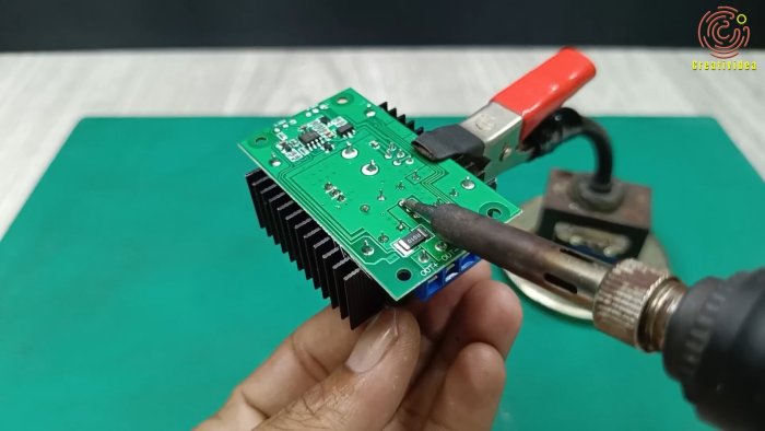 Универсальный зарядник для любых АКБ