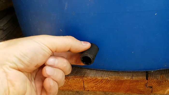 Как установить кран в бочку