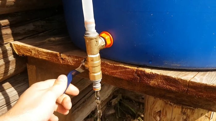 Как установить кран в бочку