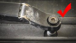 Как снять дворник без съёмника