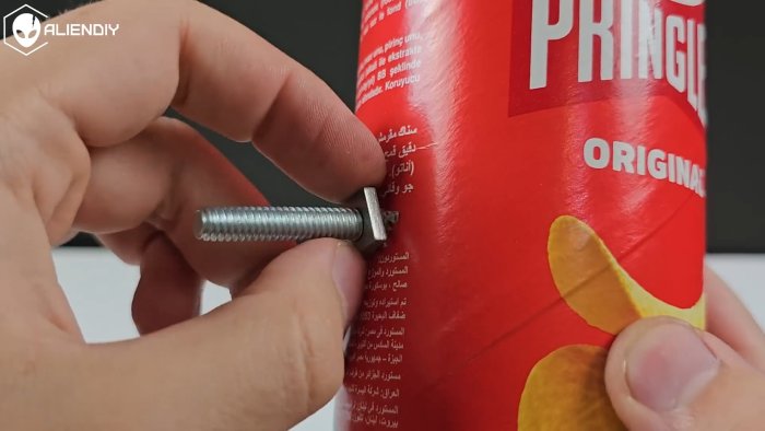 Дальнобойная Wi-Fi антенна из банки чипсов Pringles