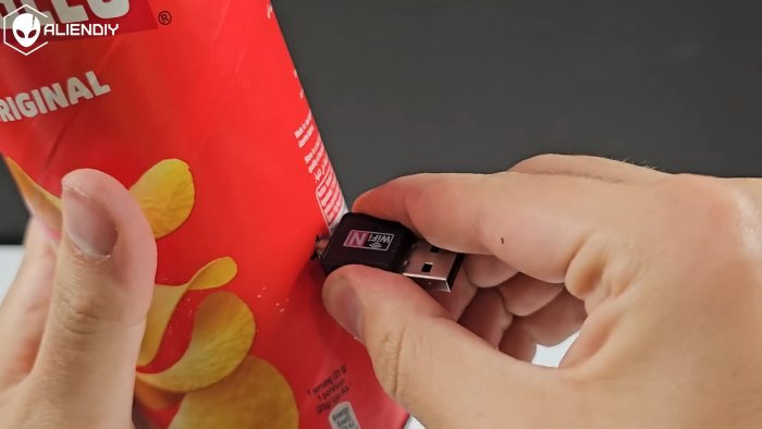Дальнобойная Wi-Fi антенна из банки чипсов Pringles