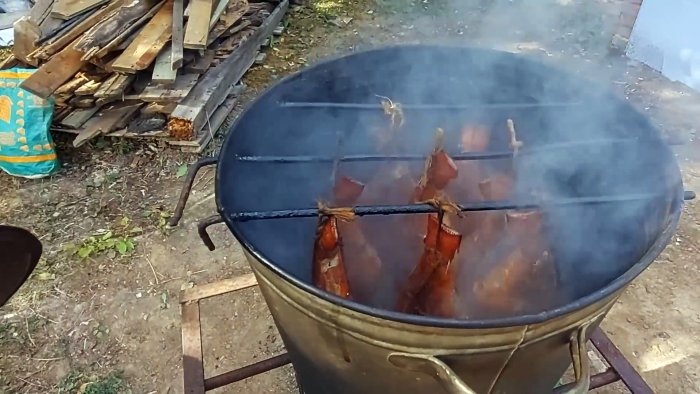 Как сделать крутую коптильню из старого бака