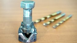 Приспособление для заточки сверл Приспособление для заточки сверл