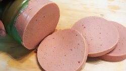 Домашняя колбаса в ПЭТ бутылке, вкусный рецепт с минимальными затратами Домашняя колбаса в ПЭТ бутылке, вкусный рецепт с минимальными затратами