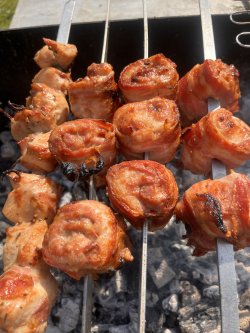 Крайне вкусное филе куриного бедра в беконе Крайне вкусное филе куриного бедра в беконе